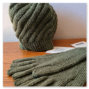 cappello e guanti in lana tonalità verde