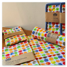 Set biancheria cucina con pois colorati