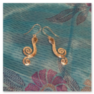 Orecchini cesellati in silver e ottone riciclato con zirconi